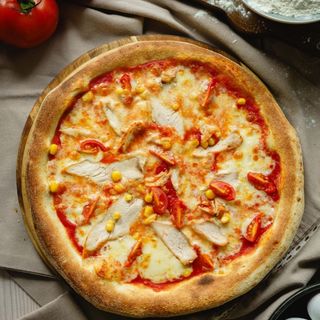 Пицца с курицей и кукурузой 