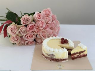 Surpriză “Tort și roze”