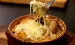 პილმენი ქოთანში კამით და ნაღებით