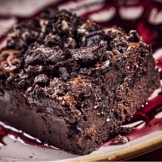 Brownie Chocolate Negro Con Galleta Oreo