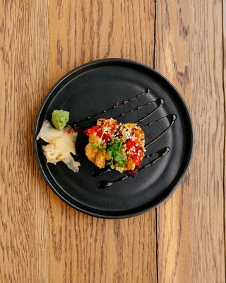 თინუსი  (2ც) / SPICY SUSHI TUNA (2 psc.)