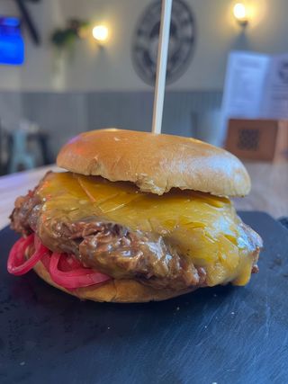 PULLED PORK + PATATAS FRITAS