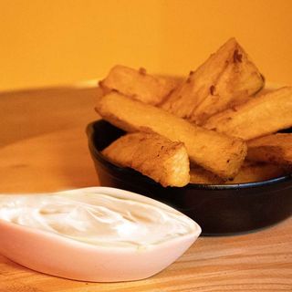 Yuca Frita con Natilla