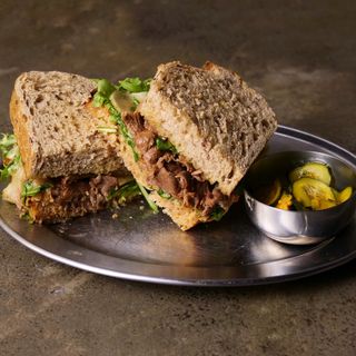 Сендвіч з рубленою яловичиною (390г)