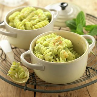 Fusilli con salsa pesto
