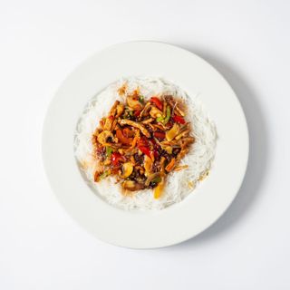 Wieprzowina słodko-kwaśna z makaronem