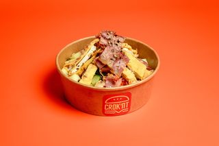 Salată cu crispy strips și bacon