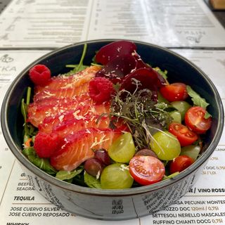 Gravlax - sałata z marynowanym łososiem