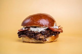 Triplu Dirty Truffle Smash Burger