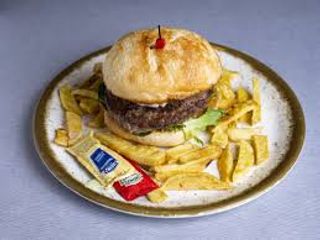 Hamburguesa de ternera con patatas