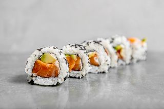 Uramaki California łosoś, avocado 10 szt.