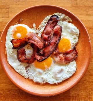 Prigana jaja s pancetom