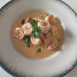 CURRY ROJO DE LANGOSTINOS ACOMPAÑADO CON ARROZ JAZMÍN