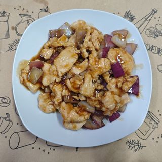 #37H Pollo Con Cebolla 