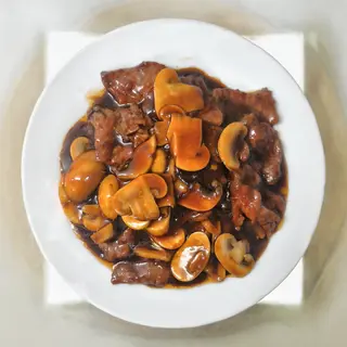 ternera con champiñones