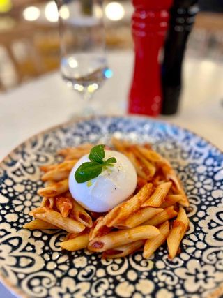 Penne Pomodoro e Burrata