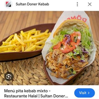 Pita kebab (2 uds.), patata (1 ud.) y 2 bebidas (33 cl.)