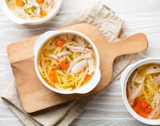 Куриный суп с домашней лапшой