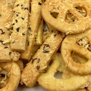 Sós-sajtos perec | sărățele