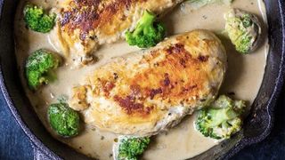 Пилешко филе с броколи и топено сирене (300гр)