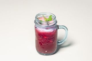 Лимонад с вишневой мякотью