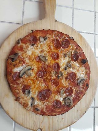 Pizza funghi e salame