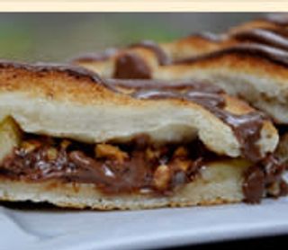 Калцоне с ябълки, шоколад, печени орехи и канела (330г)