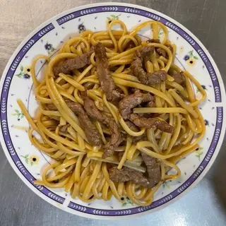 Tallarines guisados con ternera (sin verduras)