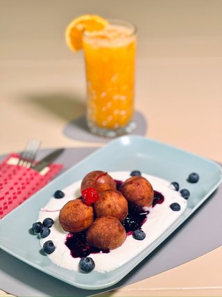 Papanasi cu smantana si dulceata afine