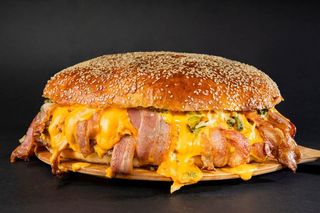 ბეკონ ბურგერის ტორტი