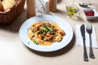 Pui cu sos alb si ciuperci