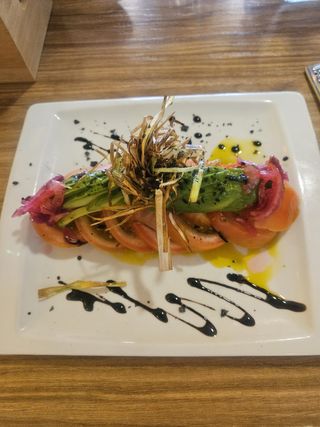 Laminado de tomate y aguacate