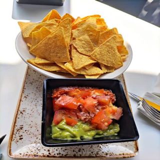 Nachos con Guacamole