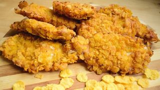 Șnițel de pui în fulgi de porumb