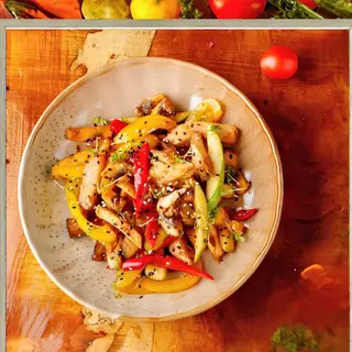 Salata caldă Thai
