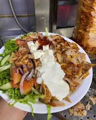 Plato Kebab Con Ensalada