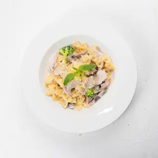 Фарфалле с курицей и грибами