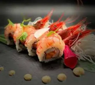 331. Uramaki amaebi roll 