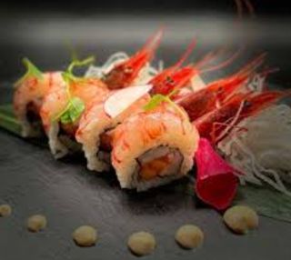 331. Uramaki amaebi roll 