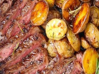 Antricot de vită cu cartofi la cuptor