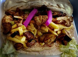 Kanapka z Ziemniakami, Bakłażanem i Kalafiorem