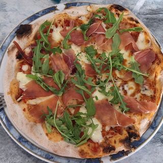 Pizza serrano rucula