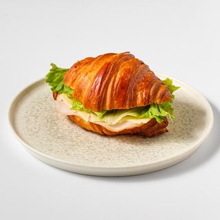 Croissant s puretinom