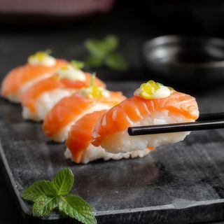 13.Nigiri Salmón (2 Pzs.)