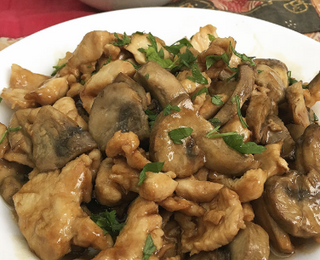 Pollo Con Champiñones