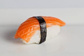 Нігірі лосось свіжий (35г)