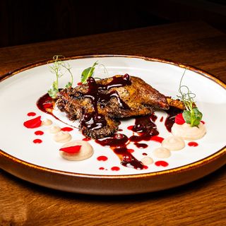 Pulpa de raţa confit  cu sos din merișor