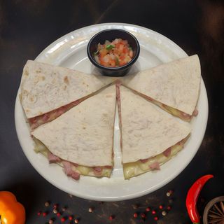 Big Quesadilla de Pollo.