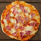 Пица с Шунка, кашкавал, топено сирене