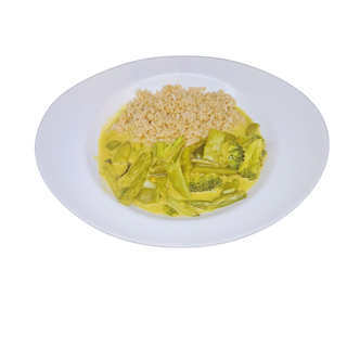 Curry verde con verduras salteadas y arroz integral